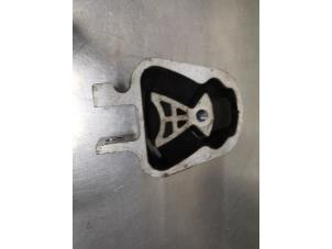 Gebruikte Motorrubber Ford Mondeo V 2.0 Hybrid 16V Prijs € 25,00 Margeregeling aangeboden door De Witte Boerderij AutoMotive