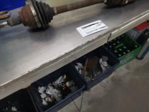 Gebruikte Homokineetas rechts-voor Ford Mondeo V 2.0 Hybrid 16V Prijs € 175,00 Margeregeling aangeboden door De Witte Boerderij AutoMotive