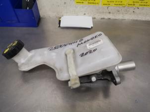 Gebruikte Hoofdremcilinder Ford Mondeo V 2.0 Hybrid 16V Prijs € 35,00 Margeregeling aangeboden door De Witte Boerderij AutoMotive