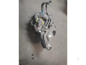 Gebruikte Adblue tank Ford Transit Custom 2.0 TDCi 16V Eco Blue 105 Prijs € 200,00 Margeregeling aangeboden door De Witte Boerderij AutoMotive