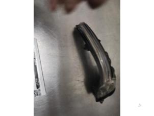 Gebruikte Knipperlicht spiegel rechts Mercedes A (177.0) 1.3 A-200 Turbo 16V Prijs € 25,00 Margeregeling aangeboden door De Witte Boerderij AutoMotive