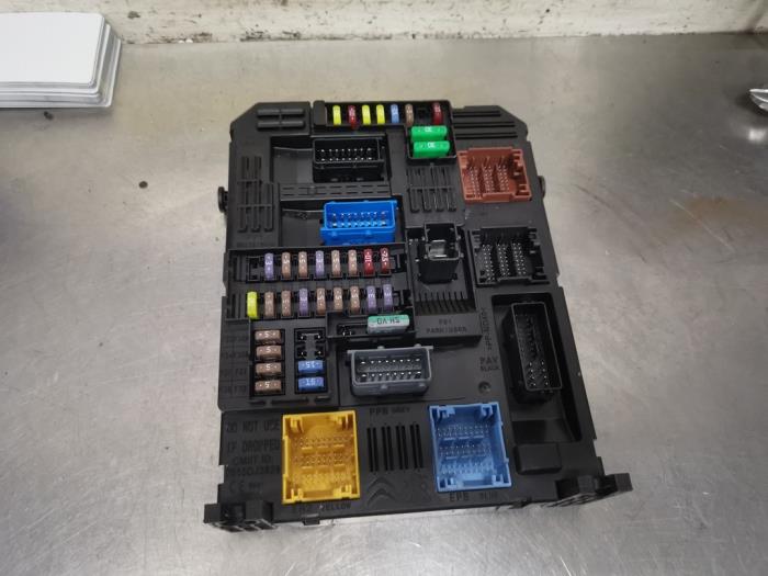 Gebruikte Module Bodycontrol Opel Crossland (X) 1.2 Turbo 12V Euro 6 Prijs € 95,00 Margeregeling aangeboden door De Witte Boerderij AutoMotive