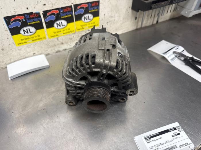 Gebruikte Dynamo BMW 5 serie (E60) 530i 24V Prijs € 35,00 Margeregeling aangeboden door De Witte Boerderij AutoMotive