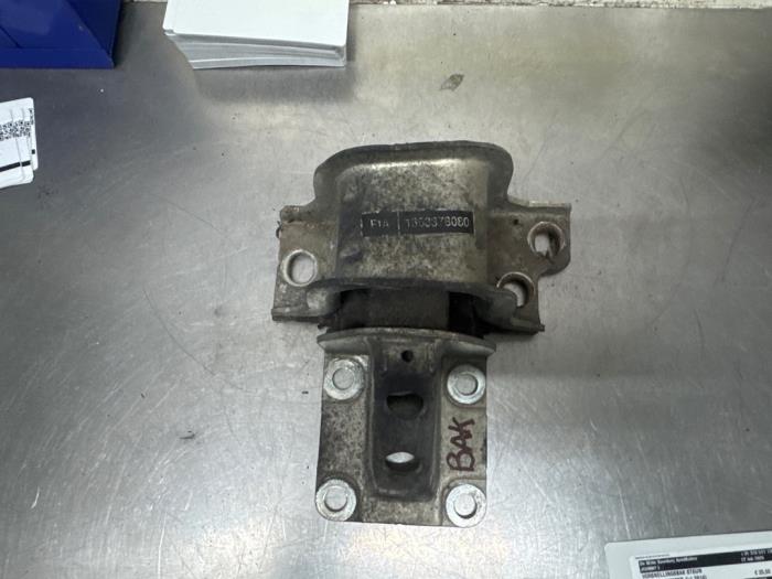 Gebruikte Versnellingsbak Steun Citroen Jumper (U9) 2.2 HDi 130 Prijs € 25,00 Margeregeling aangeboden door De Witte Boerderij AutoMotive
