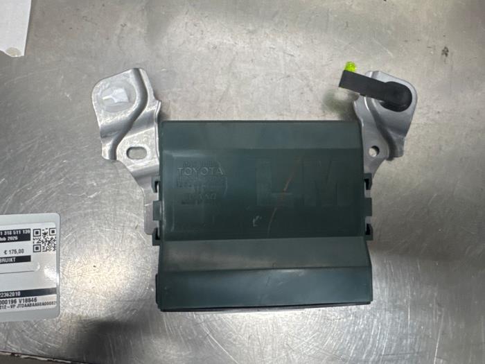Gebruikte Module Centrale Deurvergrendeling Toyota Mirai (JPD2) FCV Prijs € 175,00 Margeregeling aangeboden door De Witte Boerderij AutoMotive