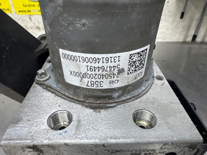 Gebruikte ABS Pomp Opel Karl 1.0 12V Prijs € 29,95 Margeregeling aangeboden door De Witte Boerderij AutoMotive