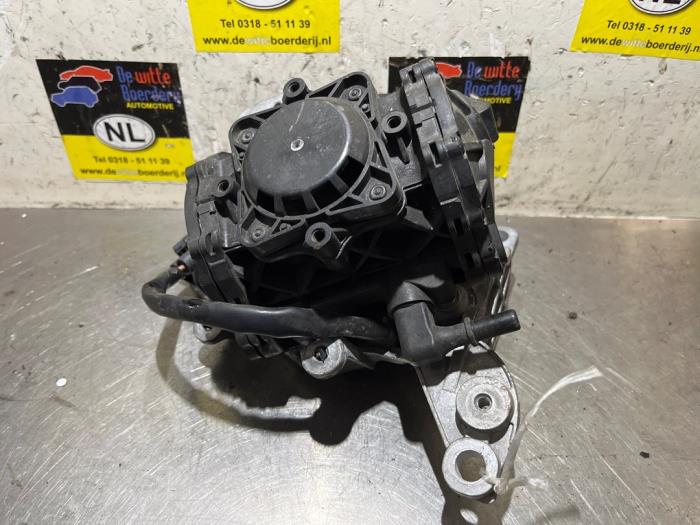 Gebruikte Vacuumpomp (Benzine) Ford Mondeo V 2.0 Hybrid 16V Prijs € 175,00 Margeregeling aangeboden door De Witte Boerderij AutoMotive