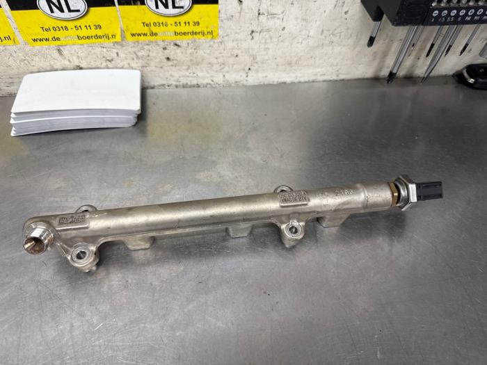 Gebruikte Injector brug Volkswagen Polo VI (AW1) 1.0 TSI 12V Prijs € 35,00 Margeregeling aangeboden door De Witte Boerderij AutoMotive