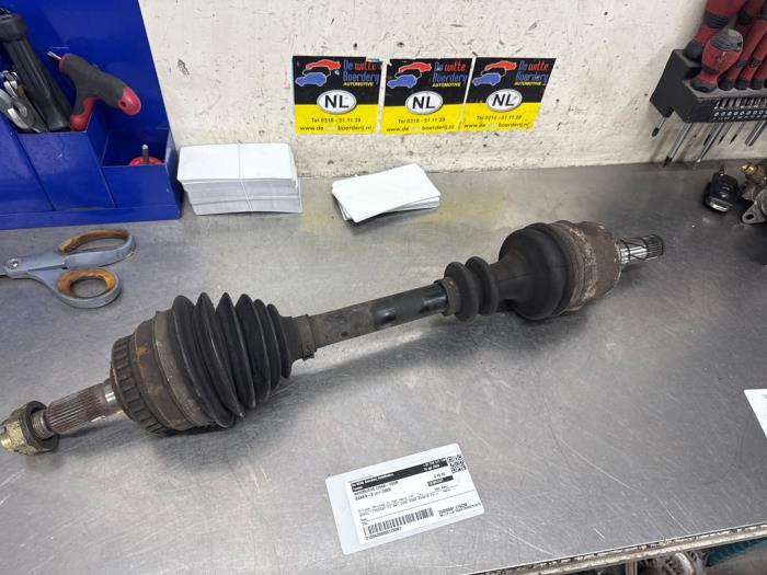 Gebruikte Aandrijfas links-voor Saab 9-3 I (YS3D) 2.0t 16V Ecopower Prijs € 45,00 Margeregeling aangeboden door De Witte Boerderij AutoMotive