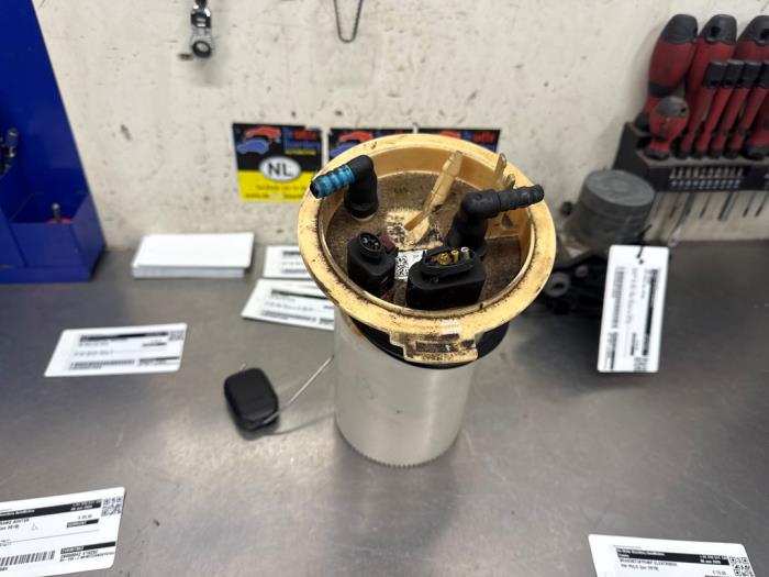 Gebruikte Tank element Pomp Volkswagen Polo VI (AW1) Prijs € 75,00 Margeregeling aangeboden door De Witte Boerderij AutoMotive