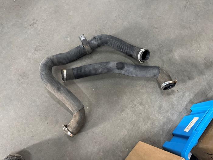 Gebruikte Intercooler Slang Citroen Jumpy 2.0 Blue HDI 150 Prijs € 65,00 Margeregeling aangeboden door De Witte Boerderij AutoMotive