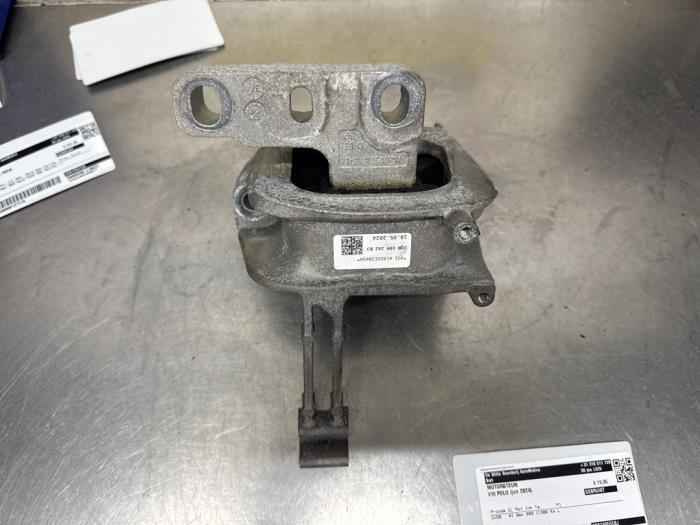 Gebruikte Motorsteun Volkswagen Polo VI (AW1) 1.0 TSI 12V Prijs € 19,95 Margeregeling aangeboden door De Witte Boerderij AutoMotive