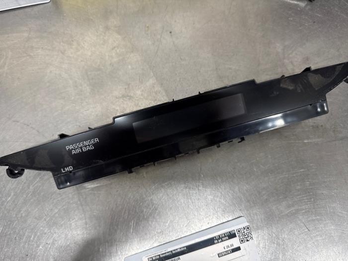 Gebruikte Display Interieur Kia Cee'd (JDB5) 1.6 GDI 16V Prijs € 25,00 Margeregeling aangeboden door De Witte Boerderij AutoMotive