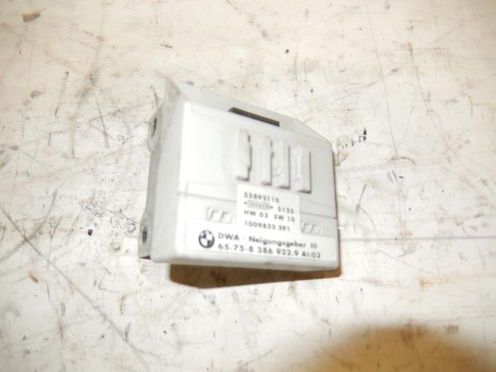 Alarm relais van een BMW 3 serie (E46/2) 320 Ci 24V 2002