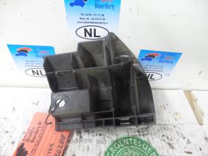 Gebruikte Bumpersteun rechts-achter Mercedes Sprinter 2t (901/902) 208 CDI 16V Prijs € 5,00 Margeregeling aangeboden door De Witte Boerderij AutoMotive