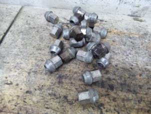 Gebruikte Wielbouten set Ford S-Max (GBW) 2.0 16V Prijs € 25,00 Margeregeling aangeboden door De Witte Boerderij AutoMotive