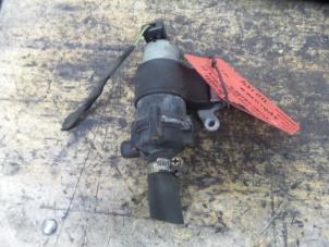 Gebruikte Waterpomp Mercedes Sprinter 4t (904) 413 CDI 16V Prijs € 25,00 Margeregeling aangeboden door De Witte Boerderij AutoMotive