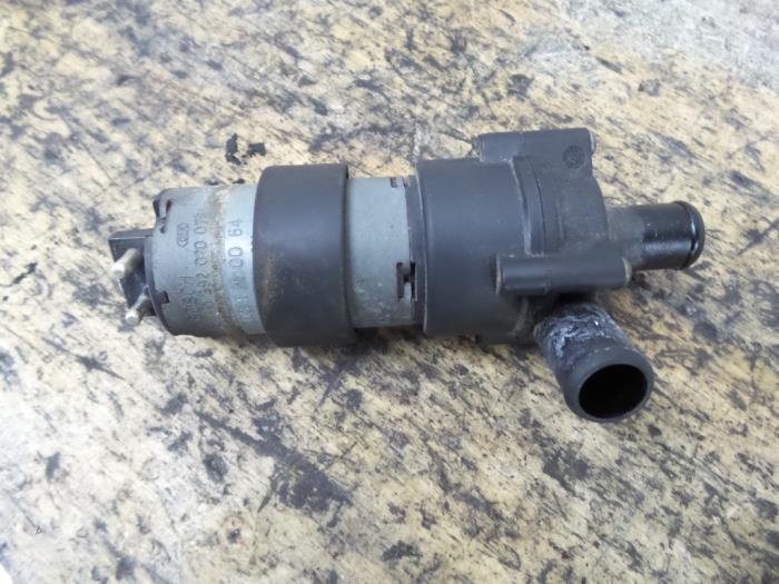 Gebruikte Waterpomp Mercedes C (W203) 2.6 C-240 V6 18V Prijs € 40,00 Margeregeling aangeboden door De Witte Boerderij AutoMotive