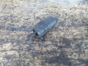 Gebruikte Ruitensproeierpomp voor Citroen Jumper (U9) 2.2 HDi 110 Prijs € 15,00 Margeregeling aangeboden door De Witte Boerderij AutoMotive