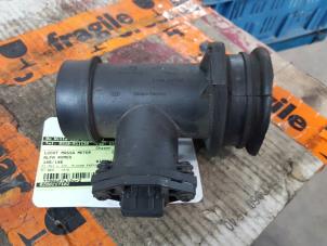 Gebruikte Luchtmassameter Alfa Romeo 145 (930A) 1.4 Twin Spark 16V Prijs € 25,00 Margeregeling aangeboden door De Witte Boerderij AutoMotive