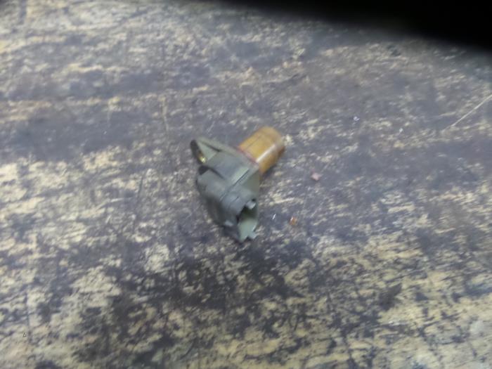 Gebruikte Nokkenas Sensor Mercedes C (W203) 2.0 C-200K 16V Prijs € 40,00 Margeregeling aangeboden door De Witte Boerderij AutoMotive