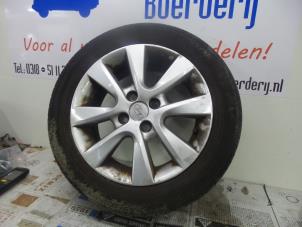 Gebruikte Velg + Band Hyundai i20 1.2i 16V Prijs € 120,00 Margeregeling aangeboden door De Witte Boerderij AutoMotive