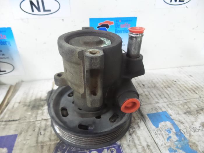 Gebruikte Pomp Servo Volkswagen Golf IV (1J1) 2.3 V5 GTI Prijs € 75,00 Margeregeling aangeboden door De Witte Boerderij AutoMotive