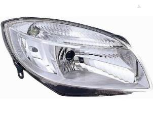 Nieuwe Rechter Koplamp Skoda Fabia Prijs € 70,00 Inclusief btw aangeboden door De Witte Boerderij AutoMotive