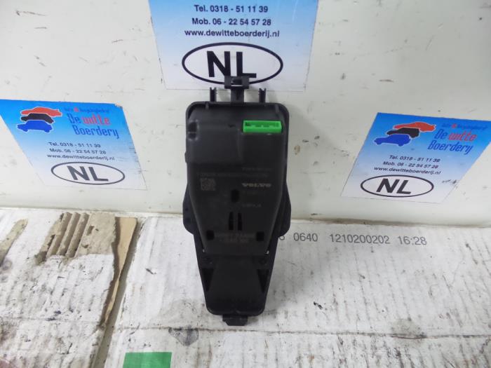 Gebruikte Computer Diversen Volvo V70 (BW) 2.0 D3 20V Prijs € 50,00 Margeregeling aangeboden door De Witte Boerderij AutoMotive