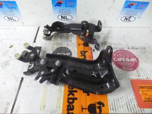 Gebruikte Schuifdeurrol rechts Seat Alhambra (7N) 1.4 TSI 16V Prijs € 75,00 Margeregeling aangeboden door De Witte Boerderij AutoMotive