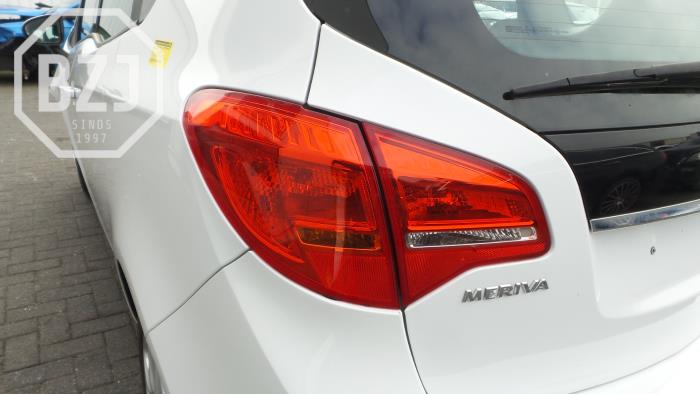 Achterlicht links van een Opel Meriva 2014