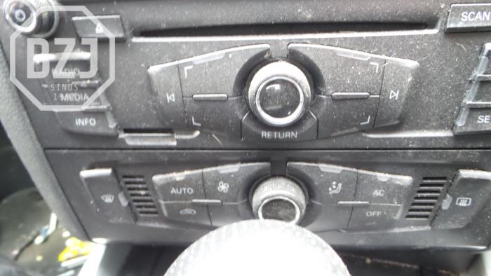 Climatronic Paneel van een Audi Q5 (8RB)  2010