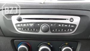 Gebruikte Radio CD Speler Renault Grand Scénic III (JZ) 1.4 16V TCe 130 Prijs op aanvraag aangeboden door BZJ b.v.