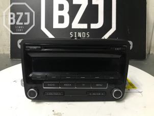 Gebruikte Radio CD Speler Volkswagen Sharan (7N) 2.0 TDI 16V Prijs op aanvraag aangeboden door BZJ b.v.