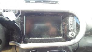 Gebruikte Display Multi Media regelunit Renault Twingo III (AH) 1.0 SCe 70 12V Prijs op aanvraag aangeboden door BZJ b.v.