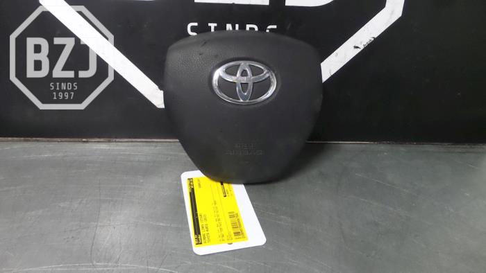 Airbag links (Stuur) van een Toyota Auris (E18) 1.3 VVT-I 16V 2013