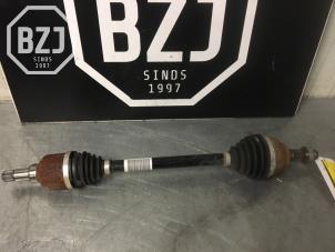 Gebruikte Aandrijfas links-voor Opel Crossland (X) 1.2 12V Prijs op aanvraag aangeboden door BZJ b.v.