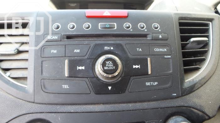 Radio CD Speler van een Honda CR-V (RM) 2.2 i-DTEC 16V 150 4x4 2013