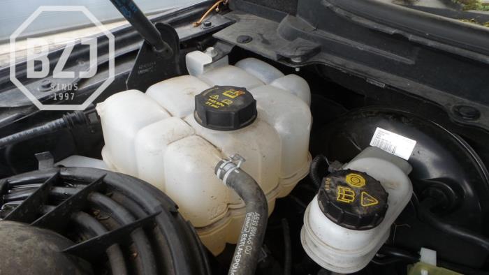 Koelvloeistof Reservoir van een Ford Ranger 3.2 TDCI 20V 200 4x4 2016