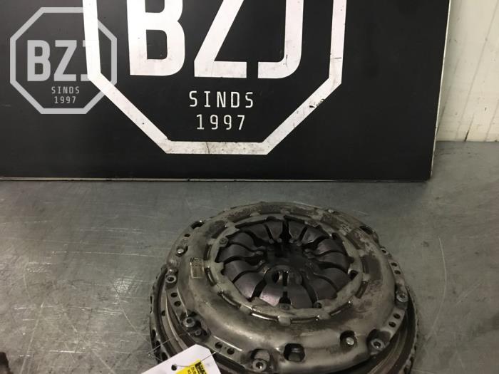 Gebruikte Dubbele massa vliegwiel Nissan Juke (F15) 1.2 DIG-T 16V Prijs € 150,00 Margeregeling aangeboden door BZJ b.v.