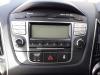 Radio CD Speler van een Hyundai iX35 (LM), 2010 / 2015 2.0 CRDi 16V, SUV, Diesel, 1.995cc, 100kW (136pk), FWD, D4HA, 2010-01 / 2015-09, F5D11; F5D21; F5D31 2011