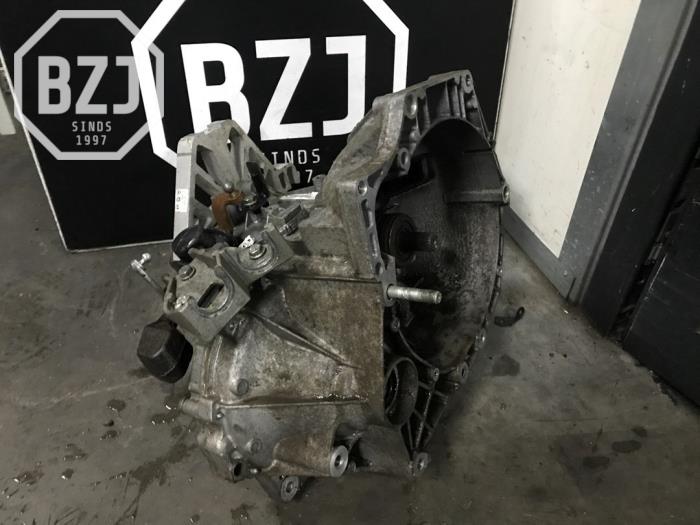 Versnellingsbak van een Fiat 500 Abarth 2013