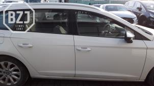 Gebruikte B-stijl rechts Seat Leon ST (5FF) 1.6 TDI 16V Prijs € 250,00 Margeregeling aangeboden door BZJ b.v.