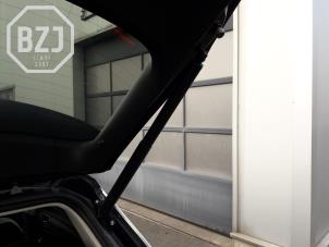 Gebruikte Kofferdekseldemper rechts-achter Volkswagen T-Roc 2.0 TDI 150 16V Prijs € 181,50 Inclusief btw aangeboden door BZJ b.v.
