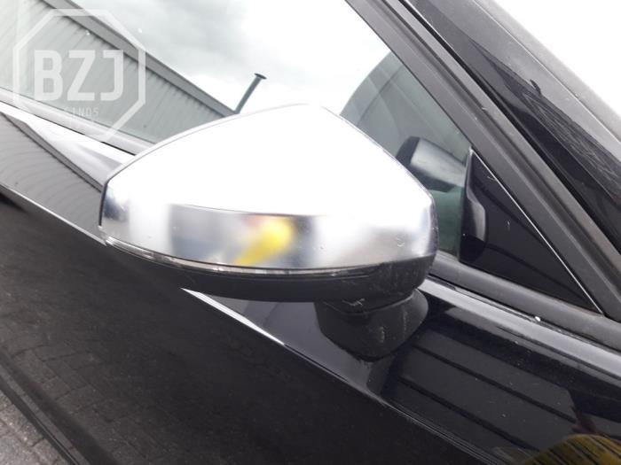 Spiegel Buiten rechts van een Audi A3 (8V1/8VK) 1.6 TDI 16V 2014