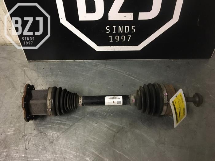 Gebruikte Aandrijfas links-voor Audi A4 Avant (B9) 2.0 TDI Ultra 16V Prijs € 242,00 Inclusief btw aangeboden door BZJ b.v.