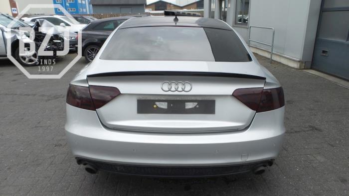 Achterlicht rechts van een Audi A5 2014