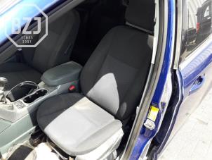 Gebruikte Voorstoel links Ford Grand C-Max (DXA) 1.6 TDCi 16V Prijs € 181,50 Inclusief btw aangeboden door BZJ b.v.