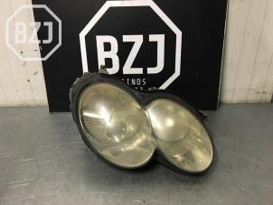 Gebruikte Koplamp rechts Mercedes SL (R230) 5.0 SL-500 V8 24V Prijs op aanvraag aangeboden door BZJ b.v.