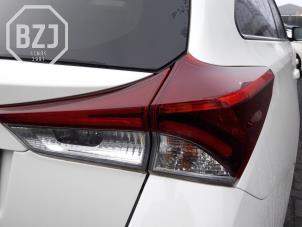 Gebruikte Achterlicht rechts Toyota Auris Touring Sports (E18) 1.8 16V Hybrid Prijs op aanvraag aangeboden door BZJ b.v.